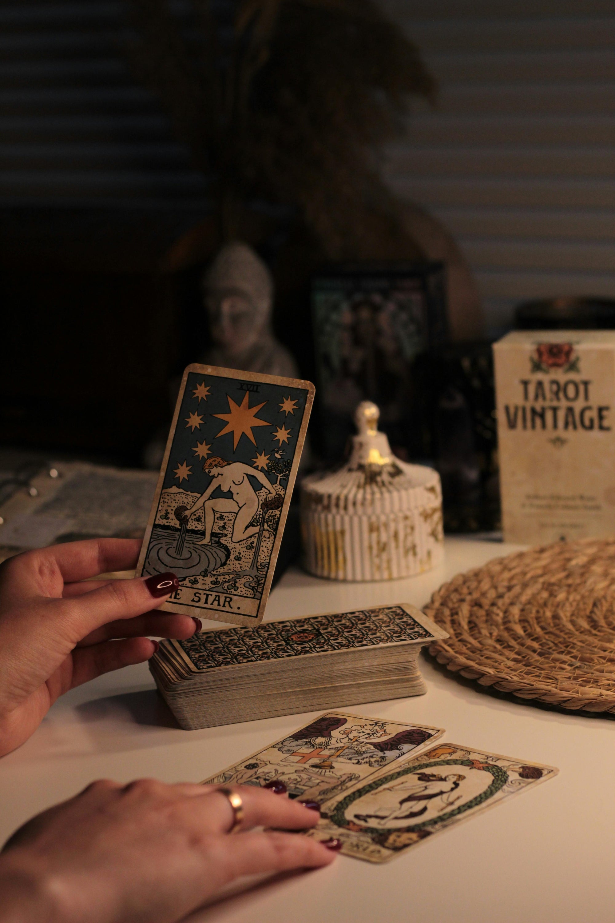 Lettura di tarocchi ("Il Seme Nascosto")